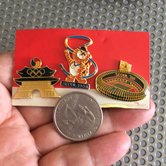 Vintage Jewelry - 🖤1988 Seoul Olympic💕pin lot